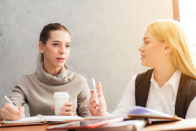 landlord-talking-to-property-manager