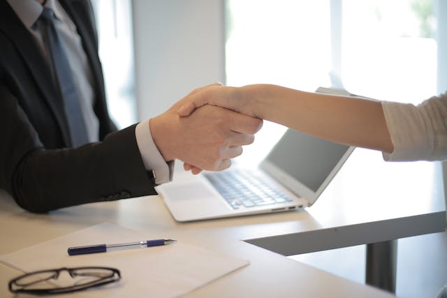 landlord-shaking-hands-with-a-property-manager